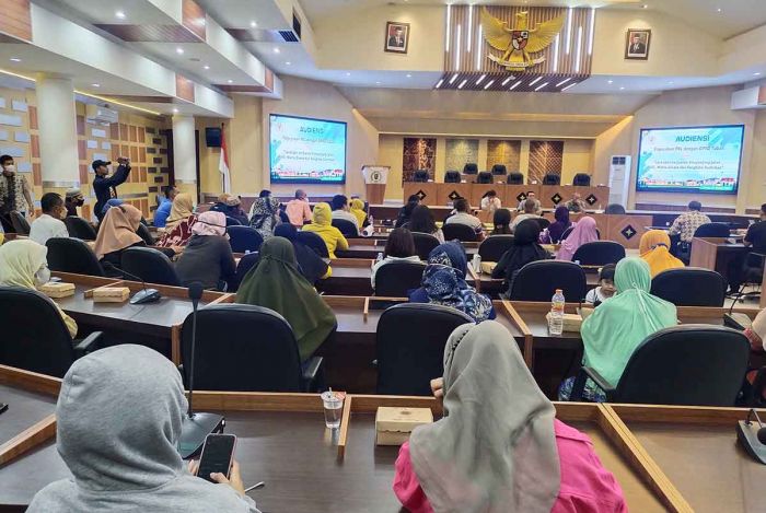 Dilarang Berjualan, Puluhan Pedagang di Tuban Wadul ke Dewan Dilarang Berjualan, Puluhan Pedagang di Tuban Wadul ke Dewan
