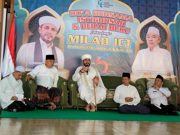 Kiai Asep dan Syaikh dari Libanon Ceramah Pendidikan Islam di Pesantren Muslimah Tuban