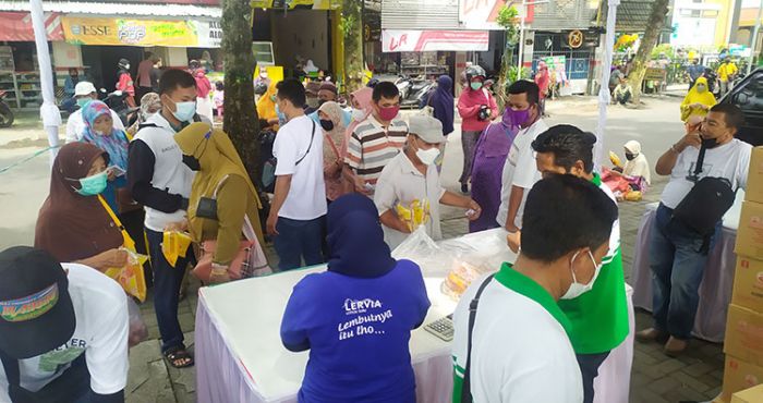 Minyak Goreng di Jombang Langka, Warga Serbu Pasar Murah dan Rela Antre dari Pagi