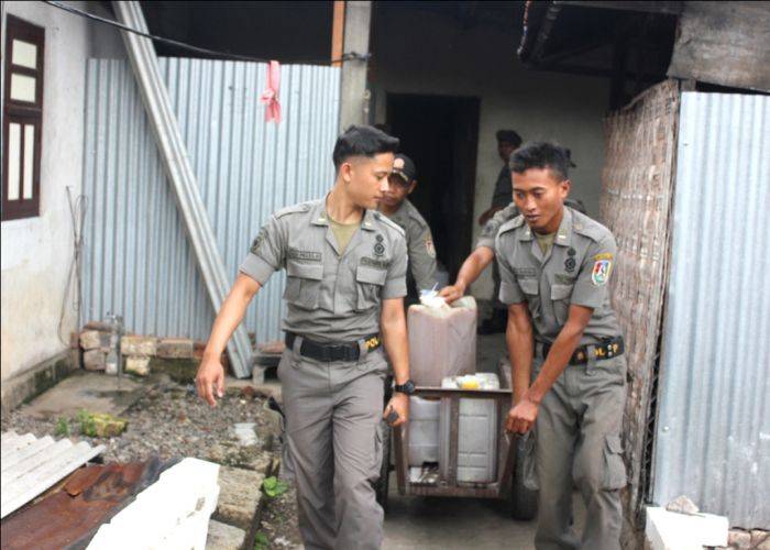 Pabrik Arak di Tegalagung Tuban Digerebek Pabrik Arak di Tegalagung Tuban Digerebek