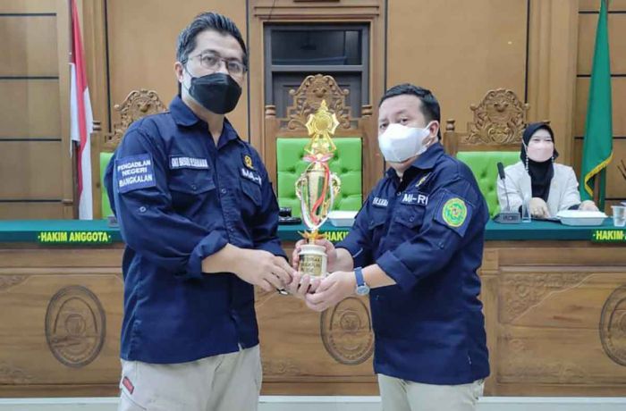 Selalu Berdoa Sebelum Ambil Keputusan, Hakim Terbaik dari Bangkalan ini Pindah ke Kota Magelang Selalu Berdoa Sebelum Ambil Keputusan, Hakim Terbaik dari Bangkalan ini Pindah ke Kota Magelang