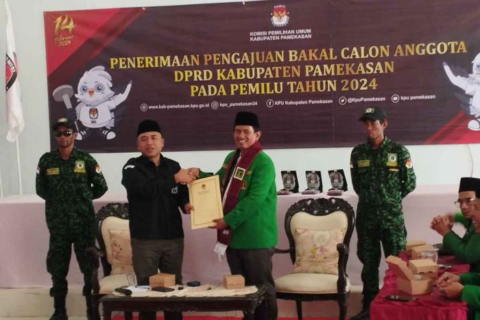 Hari Terakhir Pendaftaran Bacaleg, KPU Pamekasan Terima Berkas dari PPP hingga Partai Buruh Hari Terakhir Pendaftaran Bacaleg, KPU Pamekasan Terima Berkas dari PPP hingga Partai Buruh
