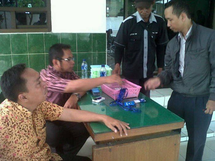 Pemberlakuan Kartu Tamu di Samsat Surabaya Belum Maksimal