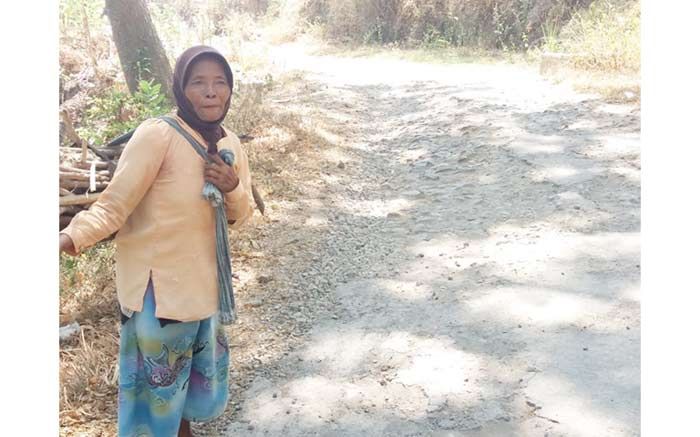Jalan Penghubung Desa Tulung dan Sumberbendo Madiun Rusak Parah