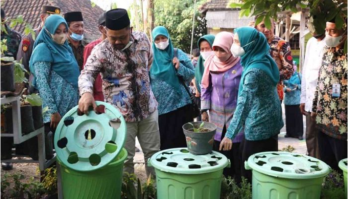 Hadiri Launching Gerbang Sajadah, Bupati Gresik Minta Terus Inovasi untuk Penanganan Sampah