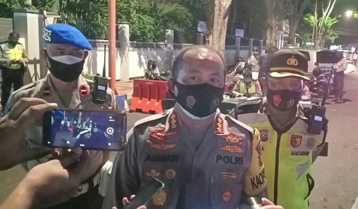 Kena Operasi Sabtu Malam, 75 Pelanggar Diamankan Tim Gabungan di Banyuwangi Kena Operasi Sabtu Malam, 75 Pelanggar Diamankan Tim Gabungan di Banyuwangi
