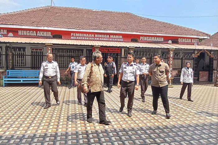 Kunjungi Lapas Ngawi, Anggota Komisi 3 DPR RI Apresiasi Terobosan Pelayanan untuk Warga Binaan Kunjungi Lapas Ngawi, Anggota Komisi 3 DPR RI Apresiasi Terobosan Pelayanan untuk Warga Binaan