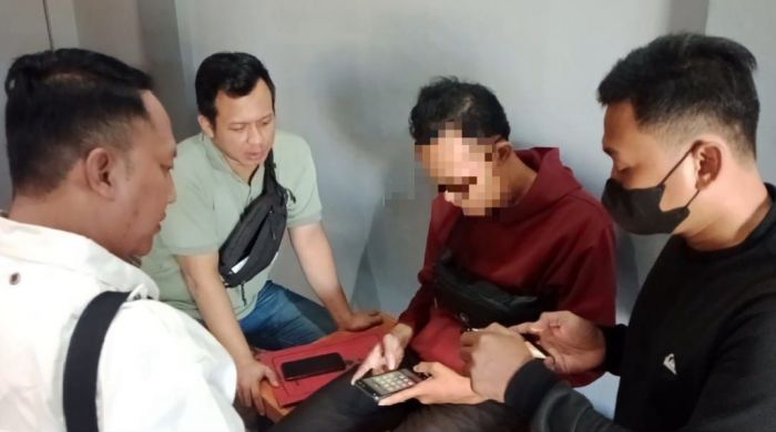 Ketahuan Judi Online, Karyawan Toko Vape di Surabaya Ditangkap Polisi Ketahuan Judi Online, Karyawan Toko Vape di Surabaya Ditangkap Polisi