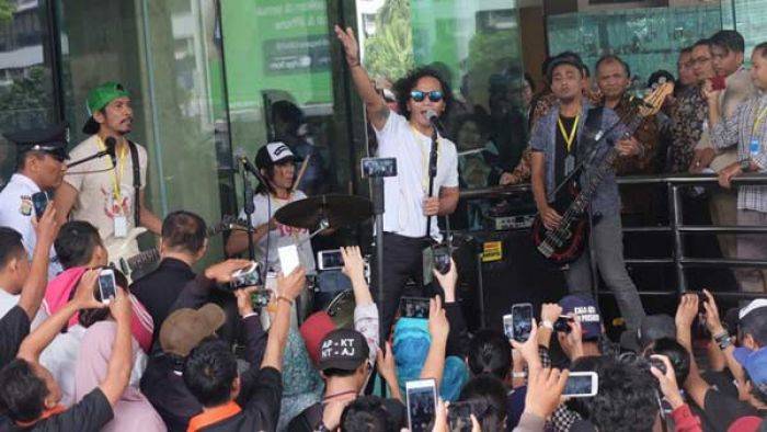 Revisi UU KPK Bakal Jadi Bom Waktu, ICW: Jokowi Seharusnya Menolak, Bukan Menunda Revisi UU KPK Bakal Jadi Bom Waktu, ICW: Jokowi Seharusnya Menolak, Bukan Menunda
