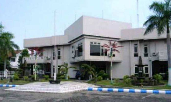 Polemik Anggota Vs Ketua DPRD Jombang, LInK: Ketua Tak Becus, harus Tanggung Jawab Polemik Anggota Vs Ketua DPRD Jombang, LInK: Ketua Tak Becus, harus Tanggung Jawab