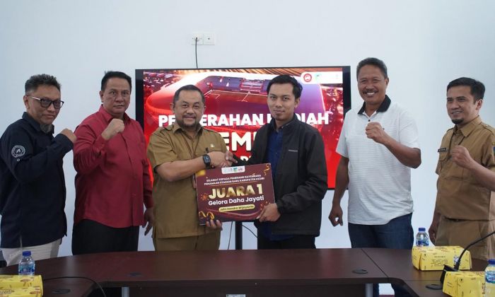 3 Pemenang Sayembara Nama Stadion Kediri Terima Hadiah Total Rp22,5 Juta