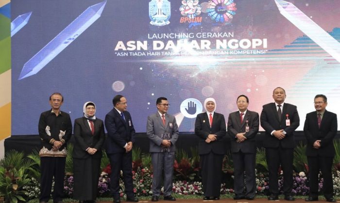 Gubernur Khofifah Komitmen Tingkatkan Kualitas ASN, Luncurkan Gerakan Gubernur Khofifah Komitmen Tingkatkan Kualitas ASN, Luncurkan Gerakan