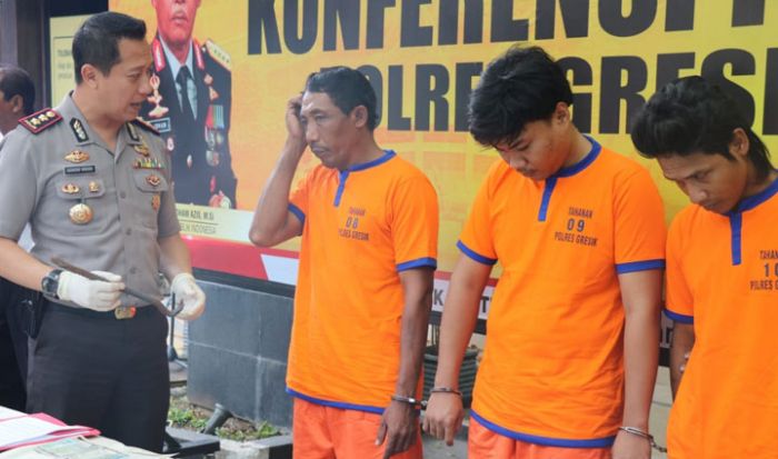 Polres Gresik Gulung Spesialis Pembobol Rumah Bermodus Congkel Jendela Polres Gresik Gulung Spesialis Pembobol Rumah Bermodus Congkel Jendela