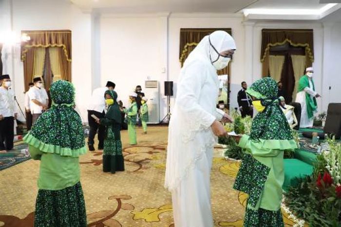 ​Gubernur Khofifah Ingin Terus Muliakan Penghafal Quran, Beri Tunjangan 4.000 Hafidh-Hafidhah