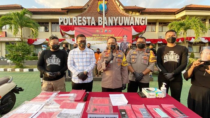 Gondol Puluhan Motor di 10 Kecamatan, Sindikat Curanmor di Banyuwangi Digulung Polisi Gondol Puluhan Motor di 10 Kecamatan, Sindikat Curanmor di Banyuwangi Digulung Polisi