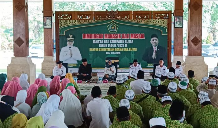 Beri Semangat Calon Jamaah Haji, Bupati Blitar Pesan Jaga Kesehatan Selama di Tanah Suci