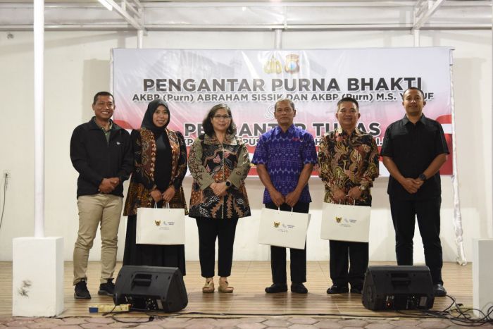 Pj Zanariah Apresiasi Tiga Pejabat yang Akhiri Masa Jabatannya di Polres Kediri Kota Pj Zanariah Apresiasi Tiga Pejabat yang Akhiri Masa Jabatannya di Polres Kediri Kota