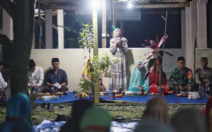 Hadiri Pengajian Umum Megengan, Bunda Fey Imbau Orang Tua Tingkatkan Pengawasan pada Anak Hadiri Pengajian Umum Megengan, Bunda Fey Imbau Orang Tua Tingkatkan Pengawasan pada Anak