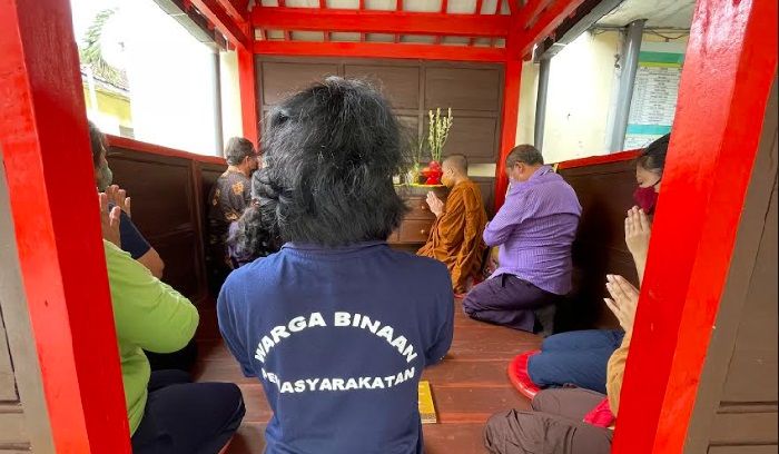 25 Napi Beragama Budha Terima Remisi, Tidak Ada yang Langsung Bebas 25 Napi Beragama Budha Terima Remisi, Tidak Ada yang Langsung Bebas