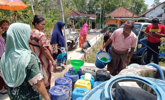 Aktivis Sosial Tak Terima Dropping Air Bersih Diklaim dari Bupati Sampang