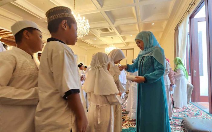 Gandeng Baznas Jatim, Muslimat NU Salurkan Santunan untuk Anak Yatim di Surabaya