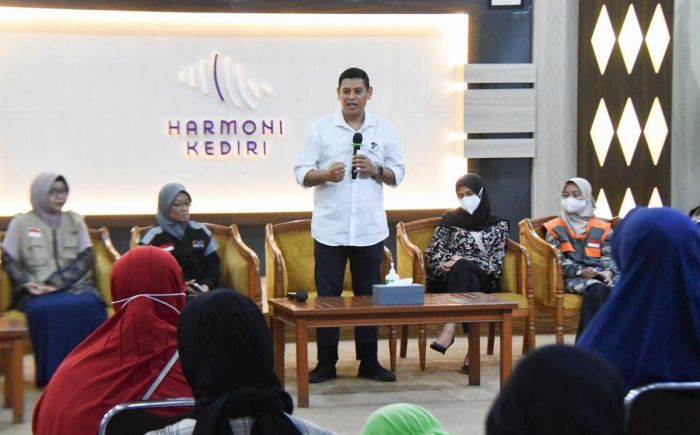 Wali Kota Kediri Hadiri Penyaluran Program Bantuan Ramadhan dari Fozda Kediri Raya