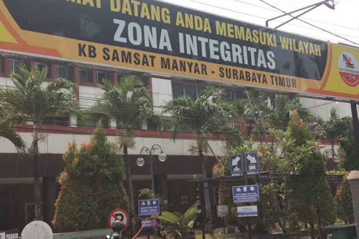Tipu Wajib Pajak, Calo di Samsat Manyar Surabaya Diamankan Polisi