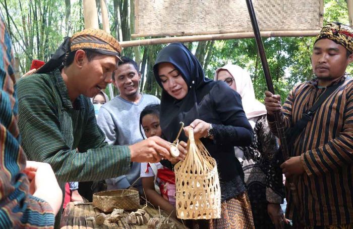 Warga Pacet Sulap Kebun Bambu Jadi Pasar Tempoe Doloe Warga Pacet Sulap Kebun Bambu Jadi Pasar Tempoe Doloe