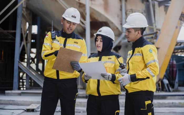 SMGR Terpilih Sebagai Outstanding Company 2021 Sektor Materials dari AsiaMoney SMGR Terpilih Sebagai Outstanding Company 2021 Sektor Materials dari AsiaMoney