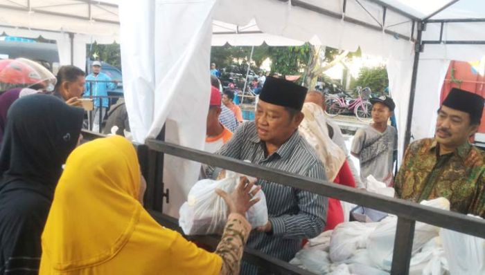 Pasar Rakyat Ramadan, Bupati Sidoarjo Ikut Berjualan Sembako