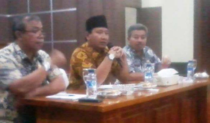 Bupati Pasuruan Siap Usir Perusahaan yang Telantarkan Karyawan Bupati Pasuruan Siap Usir Perusahaan yang Telantarkan Karyawan