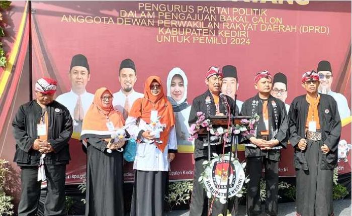 Daftar Bacaleg ke KPU, PKS Kabupaten Kediri Usung 30 Persen Kalangan Milenial Daftar Bacaleg ke KPU, PKS Kabupaten Kediri Usung 30 Persen Kalangan Milenial