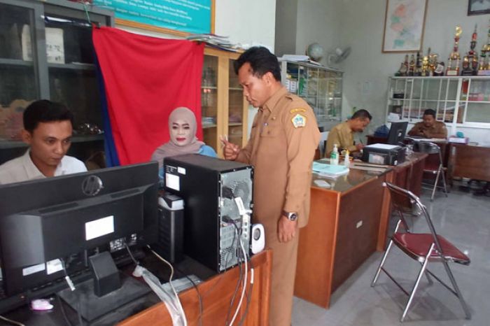 Desa Lowayu Gresik Layani Rekam dan Cetak Adminduk hingga Warga Luar Kecamatan Desa Lowayu Gresik Layani Rekam dan Cetak Adminduk hingga Warga Luar Kecamatan