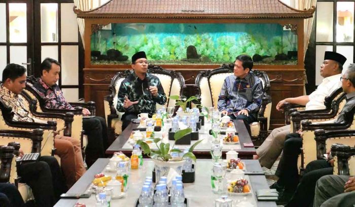 Terus Benahi Kualitas Pelayanan Publik, Gus Muhdlor Yakin Kota Delta Raih Zona Hijau dari Ombudsman Terus Benahi Kualitas Pelayanan Publik, Gus Muhdlor Yakin Kota Delta Raih Zona Hijau dari Ombudsman