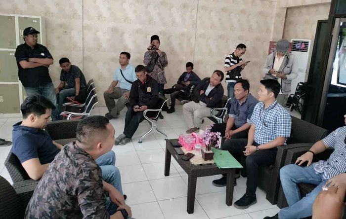 Gelar Audiensi ke Kejari Bangkalan, Pakis Minta Koruptor Dana Desa di Pekadan Ditindak Tegas Gelar Audiensi ke Kejari Bangkalan, Pakis Minta Koruptor Dana Desa di Pekadan Ditindak Tegas