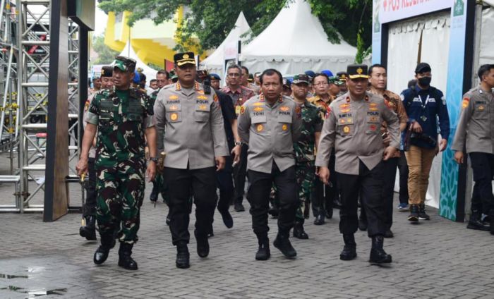 Kapolresta Sidoarjo Dampingi Kapolda Jatim Tinjau Lokasi Peringatan Satu Abad Harlah NU Kapolresta Sidoarjo Dampingi Kapolda Jatim Tinjau Lokasi Peringatan Satu Abad Harlah NU