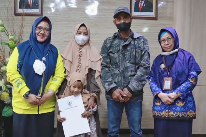 Risma, Peserta Ajang Hafiz Indonesia 2023 Asal Desa Randuboto Sowan ke Wabup Gresik Risma, Peserta Ajang Hafiz Indonesia 2023 Asal Desa Randuboto Sowan ke Wabup Gresik