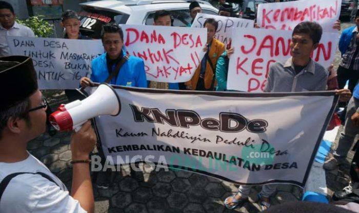 PKK Jombang Dinilai Salahgunakan Dana Desa, Penegak Hukum Didesak Lakukan Pulbaket PKK Jombang Dinilai Salahgunakan Dana Desa, Penegak Hukum Didesak Lakukan Pulbaket