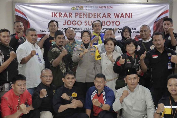Kapolres Pelabuhan Tanjung Perak Gelar Ikrar Pendekar Wani Jogo Suroboyo Kapolres Pelabuhan Tanjung Perak Gelar Ikrar Pendekar Wani Jogo Suroboyo