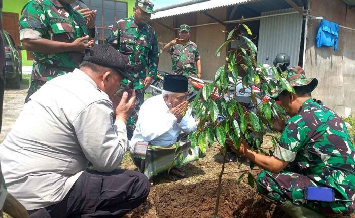 Lestarikan Lingkungan, TNI Bersama Kiai Asep Tanam Bibit 5.000 Pohon Berbuah