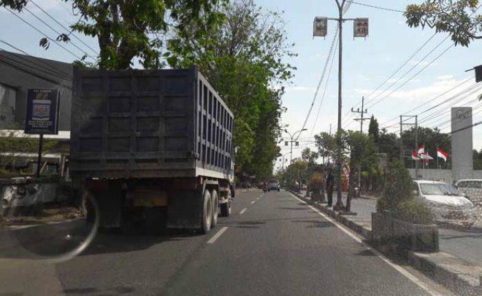 Membongkar Carut Marut Aktivitas Kendaraan Besar di Gresik (1-bersambung) Membongkar Carut Marut Aktivitas Kendaraan Besar di Gresik (1-bersambung)