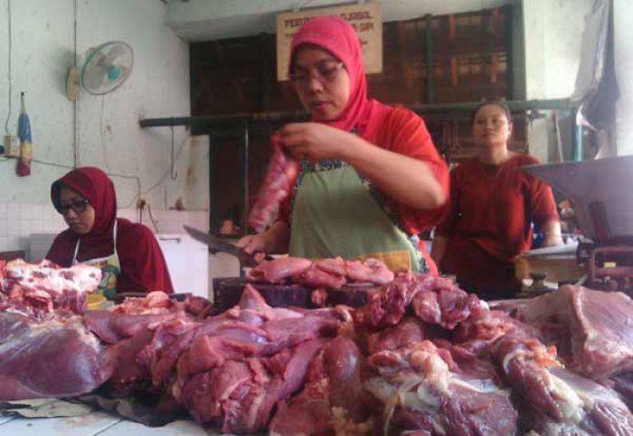 Pasca Terungkapnya Penyelundupan Daging Celeng, Pembeli Daging Sapi di Bojonegoro Menurun Pasca Terungkapnya Penyelundupan Daging Celeng, Pembeli Daging Sapi di Bojonegoro Menurun