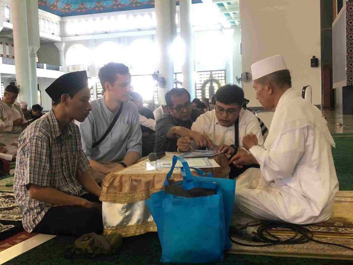Bimbang sejak SD, Pria Asal Magelang Putuskan Masuk Islam di Masjid Al-Akbar Surabaya