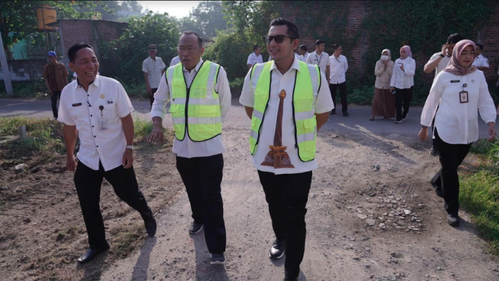Respons Cepat Pj Wali Kota Mojokerto Tanggapi Keluhan Warga Perumahan Kuwung Residen 2 Respons Cepat Pj Wali Kota Mojokerto Tanggapi Keluhan Warga Perumahan Kuwung Residen 2