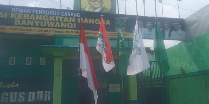 DPW PKB mengeluarkan instruksi pemasangan bendera setengah tiang sebagai bentuk empati dan duka mendalam terkait Tragedi Kanjuruhan di Malang. Foto: Ist.