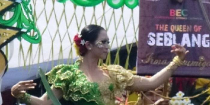 Irma Lumina, pengusaha batik Banyuwangi yang sukses menjadikan batik Banyuwangi menjadi komoditi dunia di Bali, turun andil dalam karnaval ini, dengan menampilkan the Queen of Seblang, dimana sang Queen mempunyai 