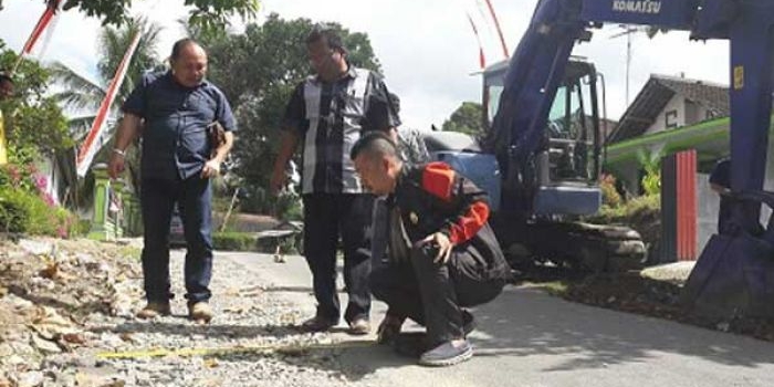 Komisi tiga DPRD Kabupaten Blitar saat melakukan sidak di jalur lingkar Penataran