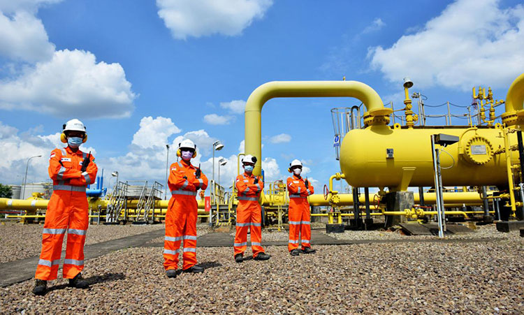 Tim operasional sedang melakukan tugas untuk menjaga infrastruktur dan layanan gas bumi. (foto: ist)