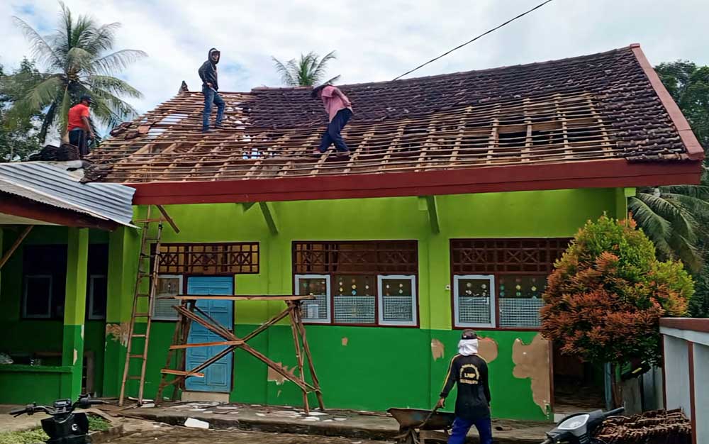 Salah satu fasum di Pulau Bawean yang mendapatkan perbaikan dari BPBD Jatim usai terdampak gempa bumi.