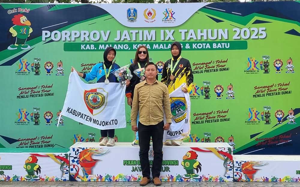 Para Atlet Gresik yang berhasil memborong medali dari Cabor Dayung di Porprov IX Jatim di Malang. Foto: Ist.
